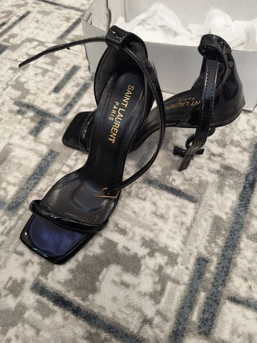 Сандали офицялни