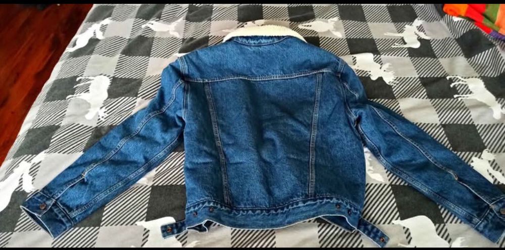 Продавам дънково яке LEVI'S