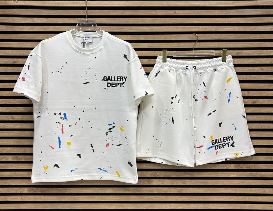 Compleu alb negru Gallery dept  / Essentials  / syna world