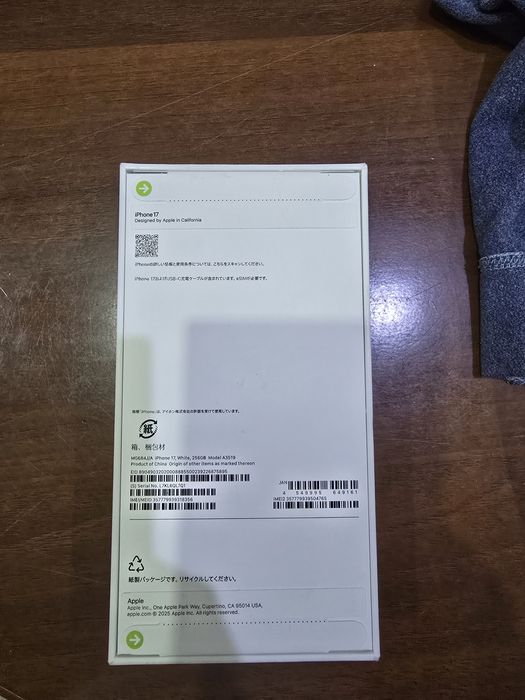 Продаю 17 айфон память 256гб