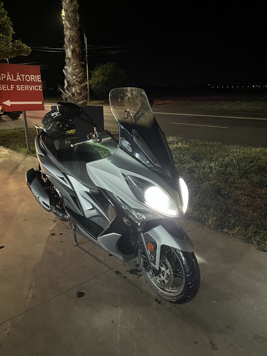 De vanzare maxi scuter Kymco Xciting 400i