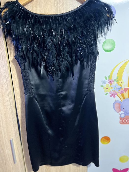 Официална рокля с пера