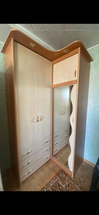 Продам шкаф угловой