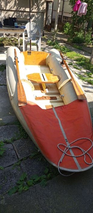 Лодка с твърдо дъно