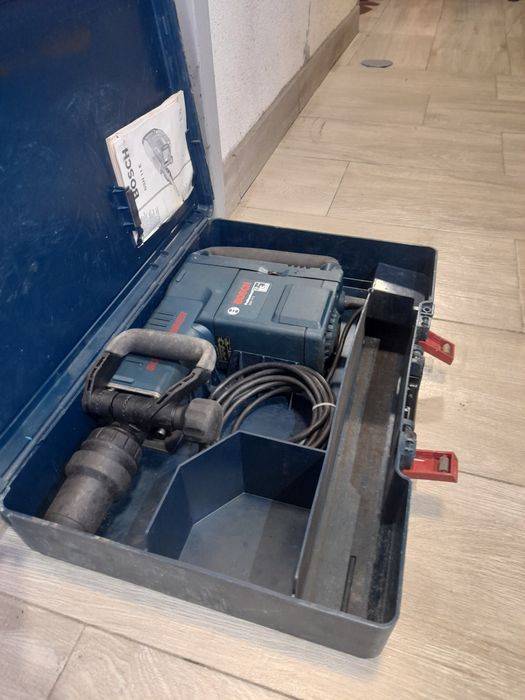 Hammer Bosch GSH 11 E
Putere 1500 wați
23 J 
SDS Max
Funcționează foar