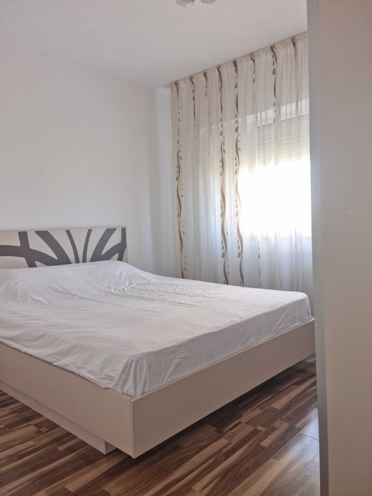 Închiriez apartament