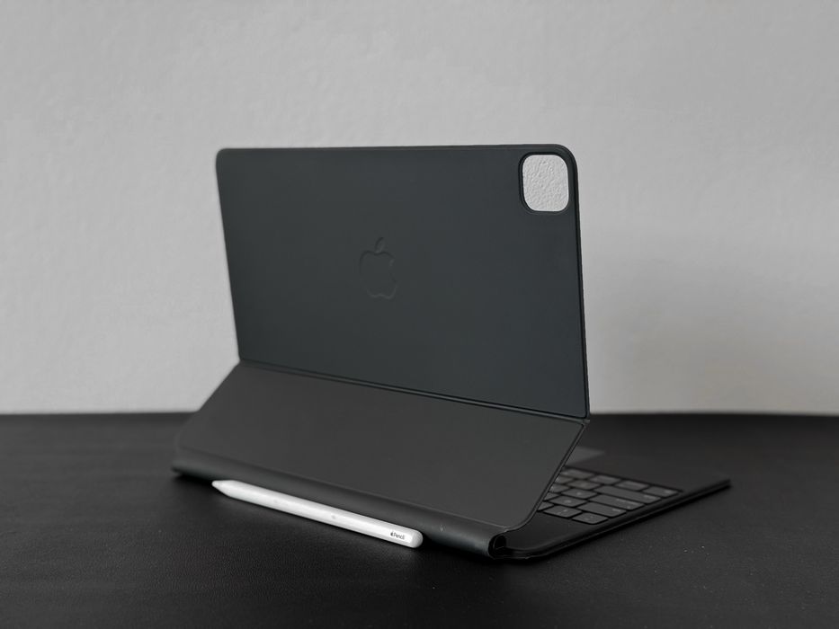 Tastatură / Husă Apple iPad Magic Keyboard pt iPad 12.9” + Stylus Apple Pencil 2 - stare f bună