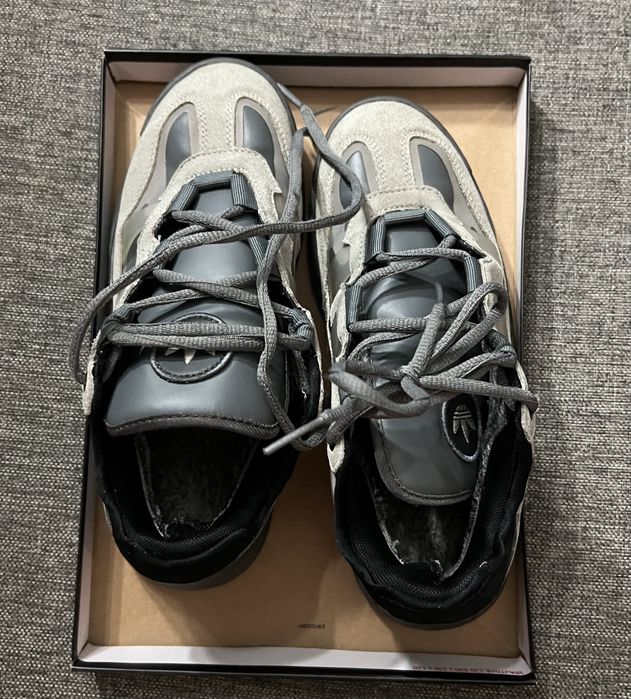 Продаи кроссовки Adidas