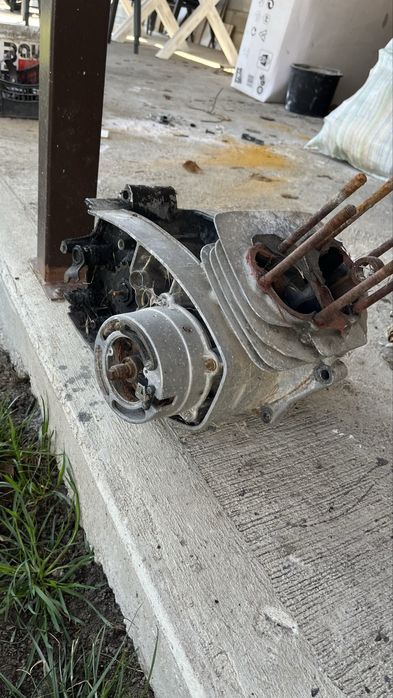 Продава се ЧЗ 350 2Т за части  имам всичко от него