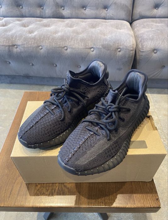 Yeezy 350 Onyx - Negri (Livrare cu verificare)