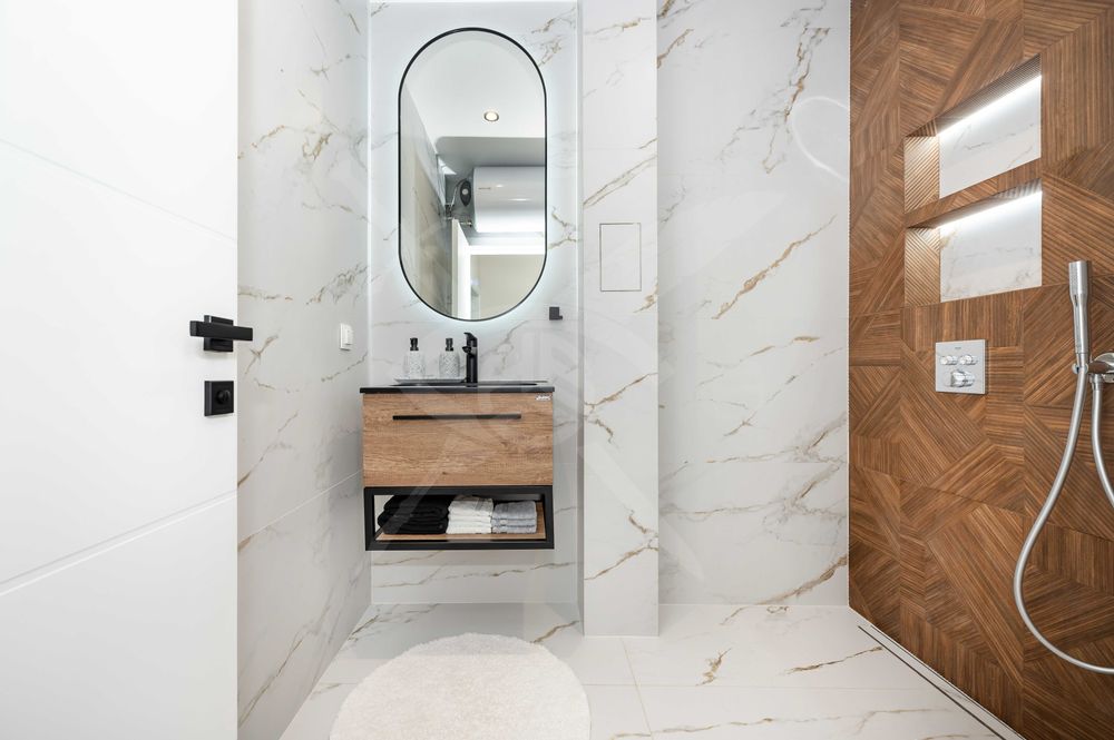 Продава се Двустаен апартамент в Пловдив, Център - 75 кв.м за 2294 €/кв.м - Снимка #9