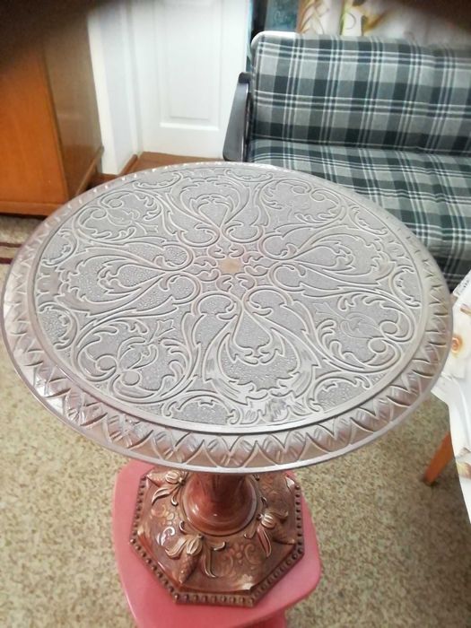 Столик декоративный из ПВХ