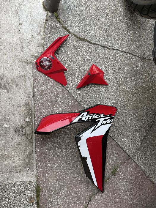 Продавам десни пластмаси за Honda africa twin 1100 2020