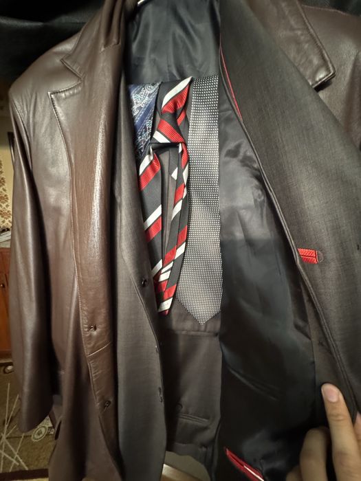 Продам костюм и куртку кожаную
