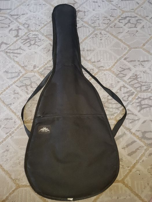 Акустическая гитара