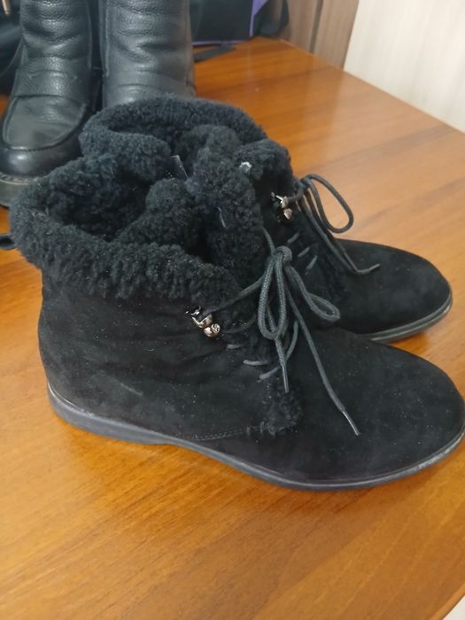 Продам женские сапоги