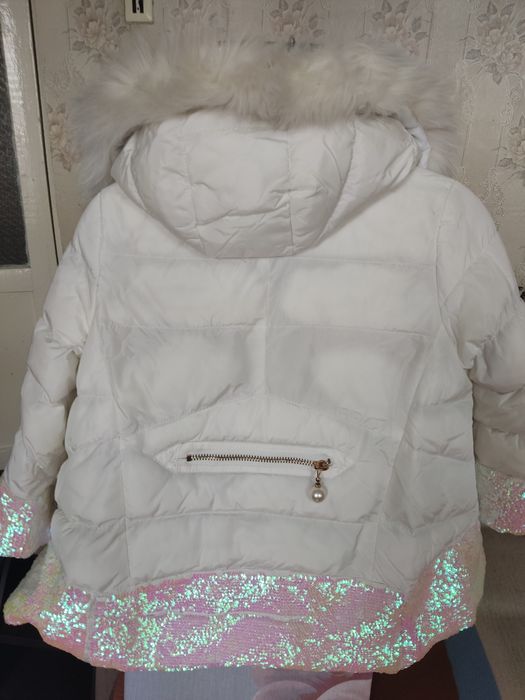 Продам курточку на девочку