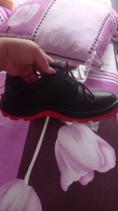 Рабочая обувь .В перейди железная вставка