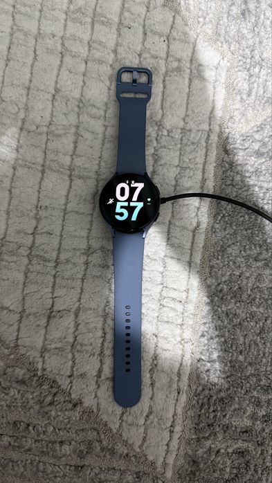 Samsung Watch 5 44мм синий ремешок