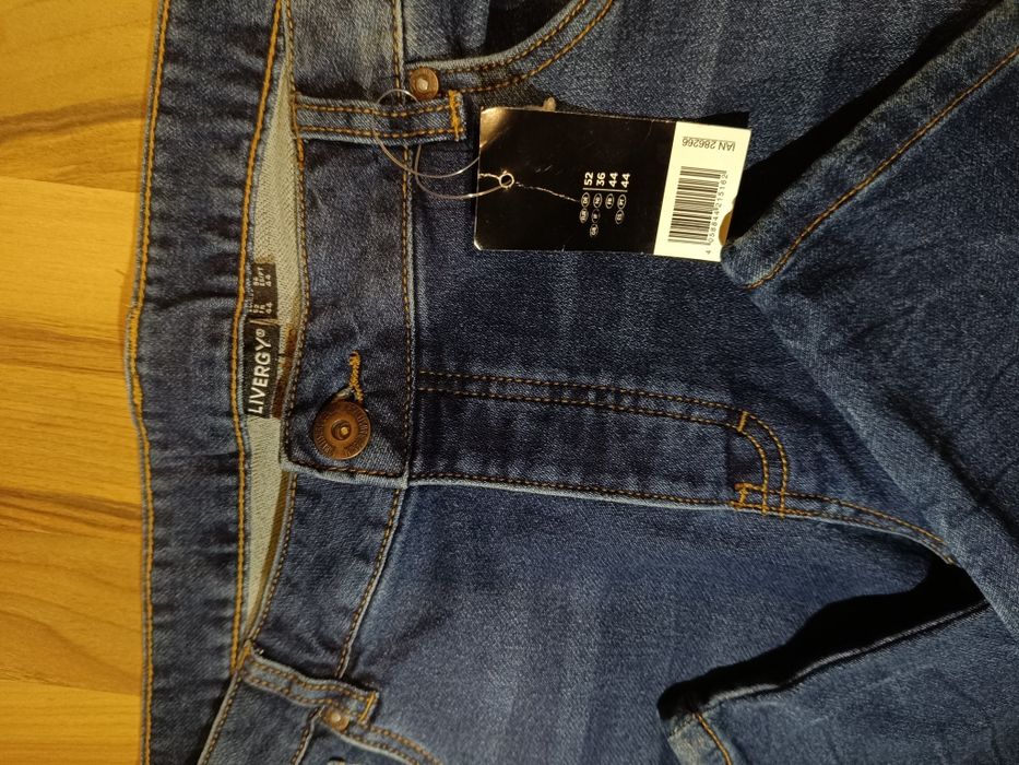 Продавам чисто нови дънки