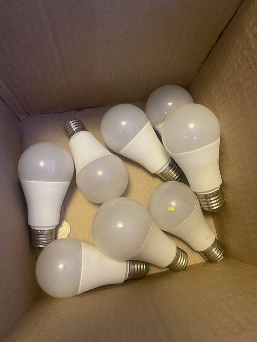 Продам Яндекс лампочки.