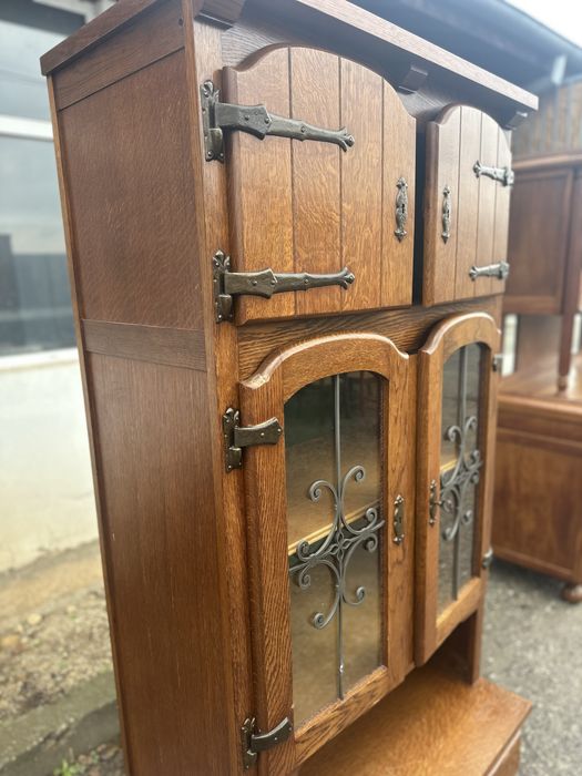 Масивен шкаф/витрина от дъб