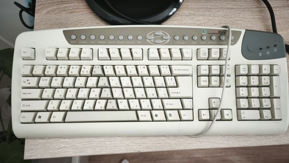 Монитор за компютър  Samsung с подарък клавиатура