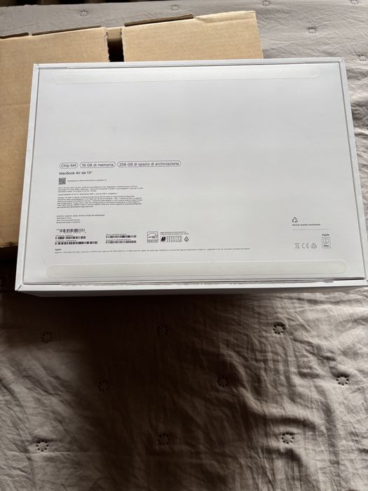 Macbook Air M4 13 inch, 2025 година
