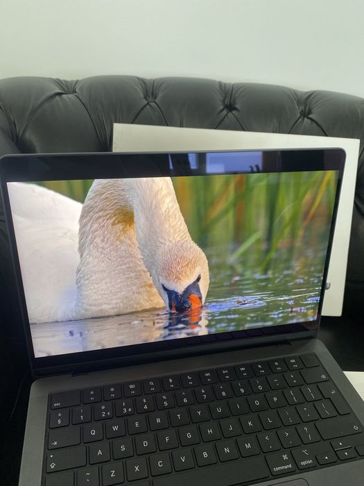 MacBook Pro 14 inch M5, 1 TB, 16 GB RAM, Black, Ca nou