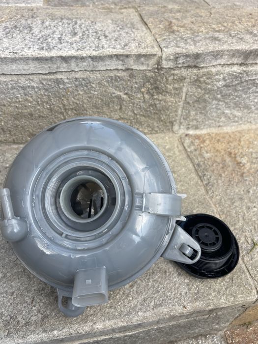 Разширителен съд(казанче) за фолксваген пасат-2018год