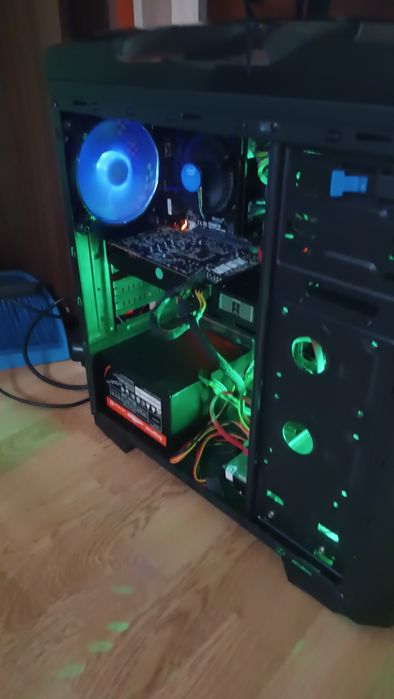 Calculator unitate gaming AMD Phenom X6 16gb ram SSD HDD video dedicat gaming Ati Radeon HD 7950 3gb ddr5 384 biti