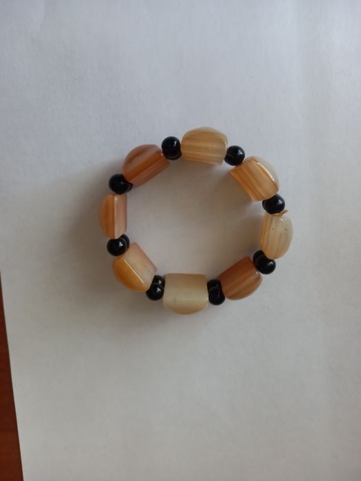 Продам бусы и браслет