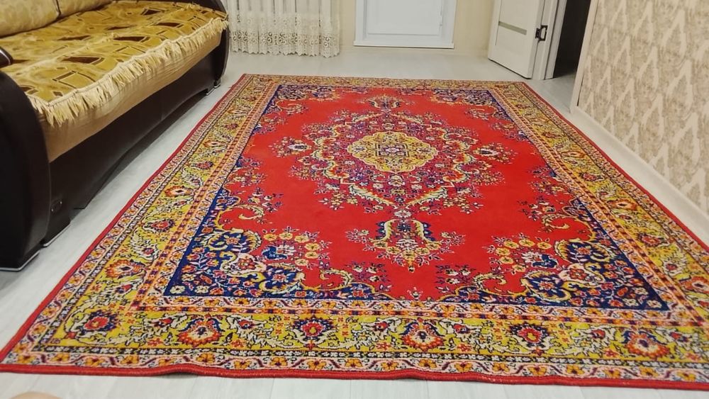 Продам 2 ковра размером 2:3