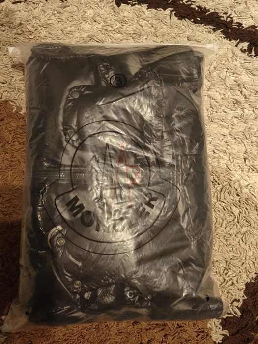 Vesta Moncler, Noua cu etichetă