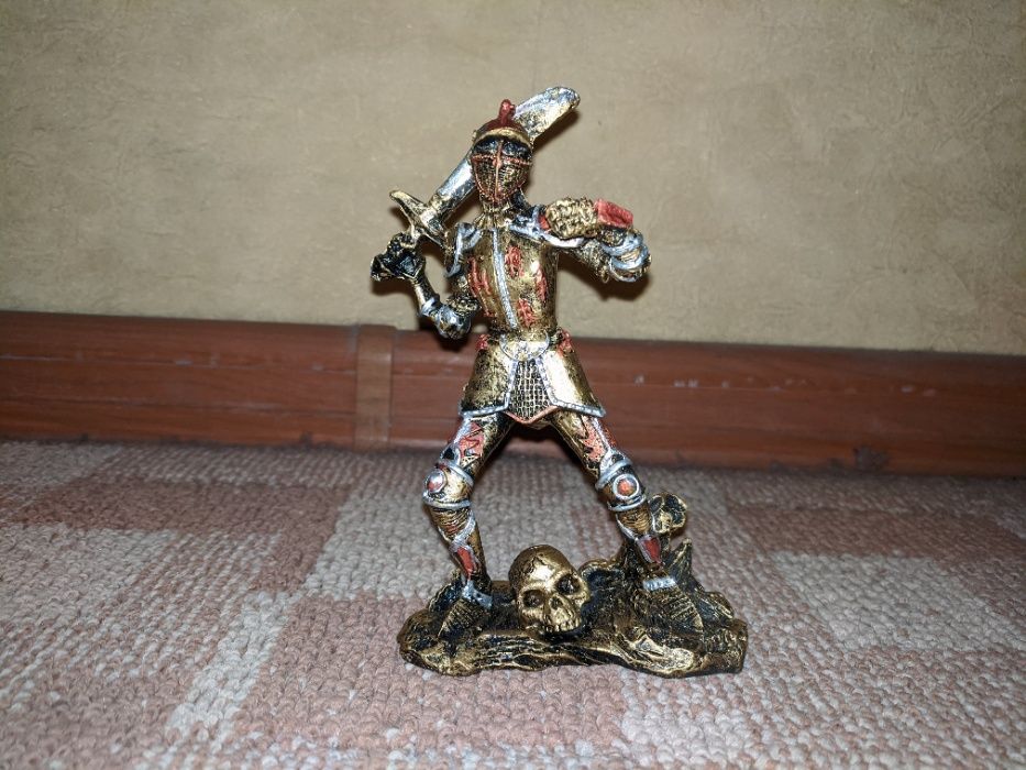 Статуэтки скелетонов