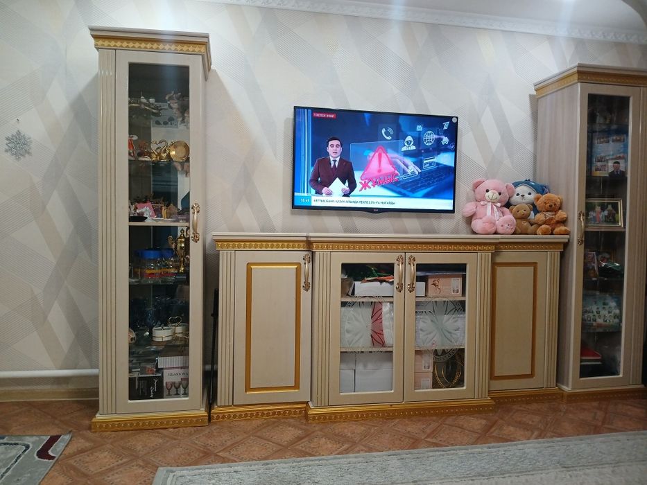 Горка стенка в гостинную.150000т.