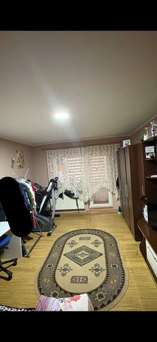 Apartament de vânzare cu 2 camere,2 balcoane,bucătăriei și baie.