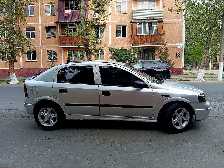 Opel Astra G kulrang Motor 1.6 yili 2001