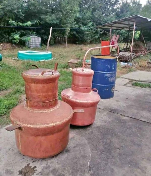 Vând cazane de țuică din cupru alimentar orice mărimea mai multe infor