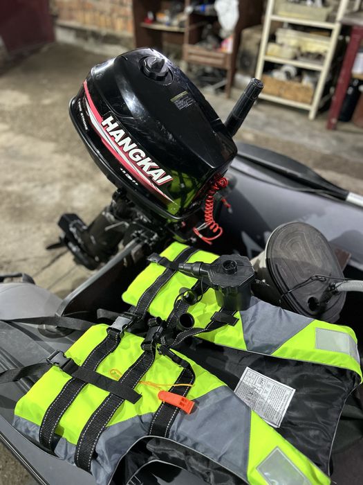 Аква 2.8 с двигателем 6 лс лодка