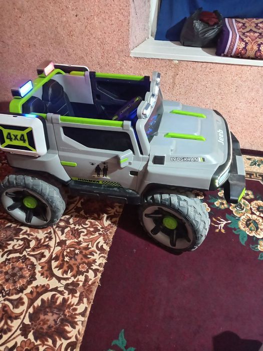 Bolalar mashinasi sotiladi