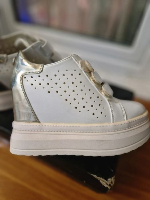 Adidasi dama platformă