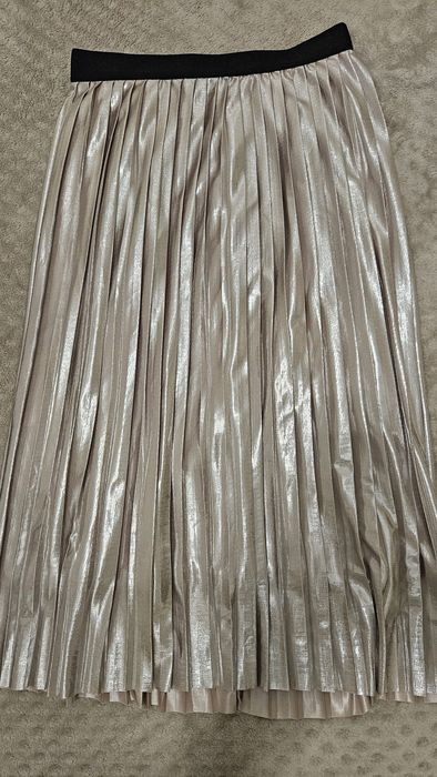 Стилни рокли Stradivarius и Reserved