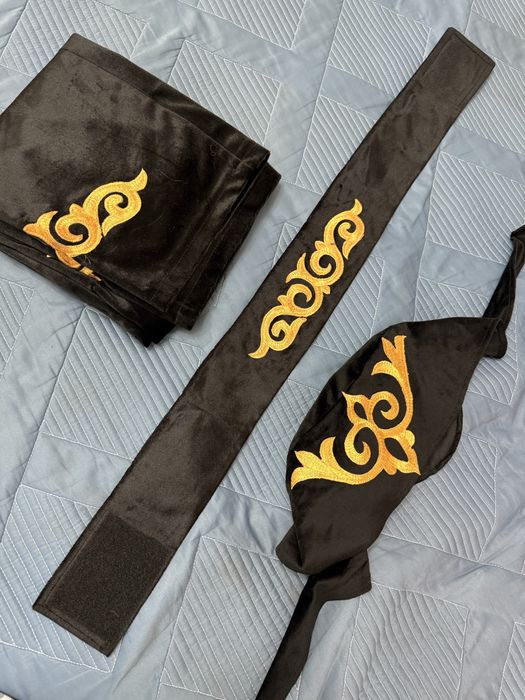 Ұлттық киім сатылады