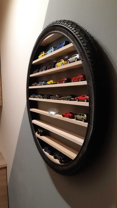 Продавам стойки(дисплей) за метални колички 1/64