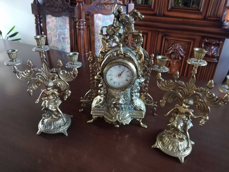 Каминен часовник и два свещника