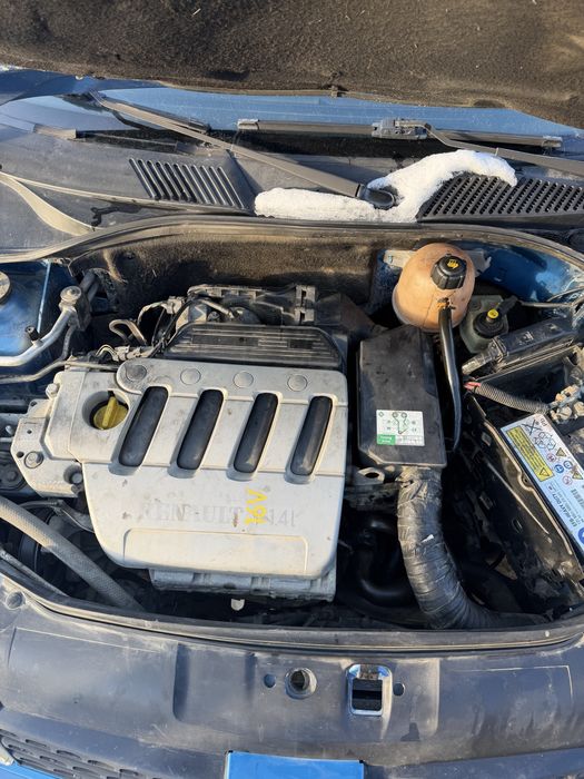 Se vinde/ sau se dezmebreaza renalult clio 2