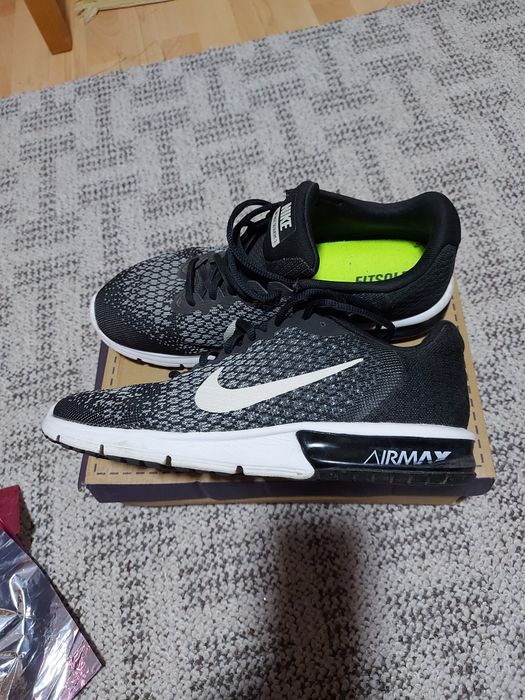 Vind 2 perechi adidasi