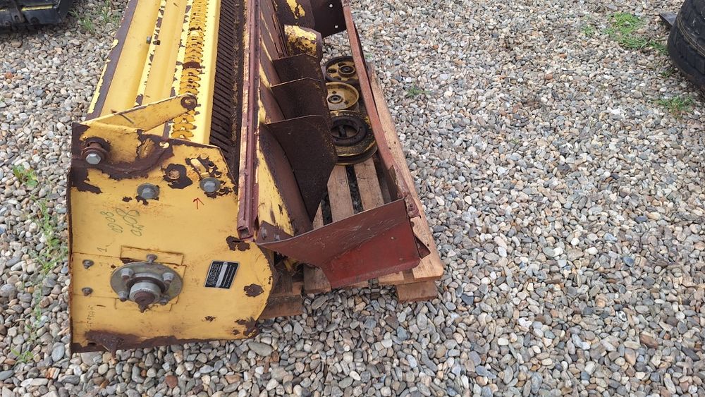 Tocator paie combina New Holland 8070