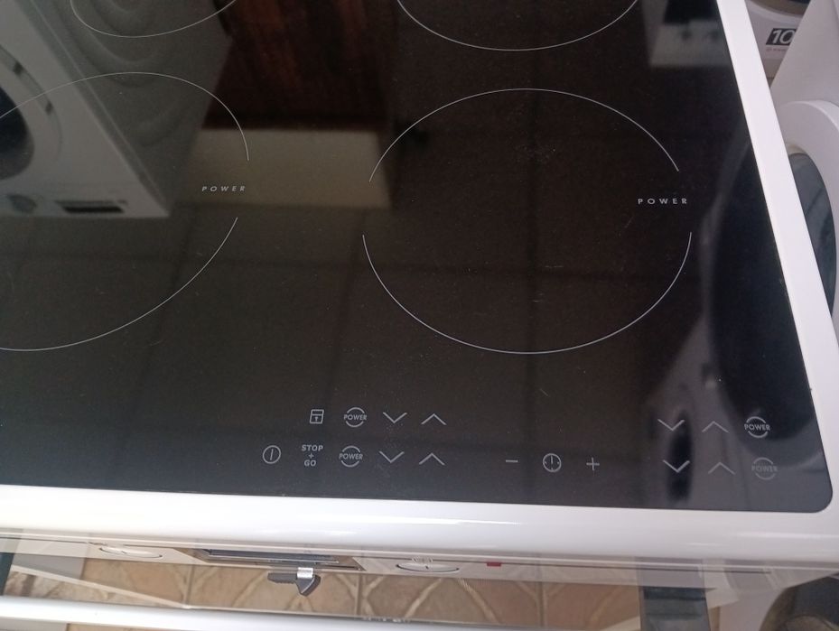 Свободно стояща печка с индукционни котлони Аег Aeg 2 години Гаранция!